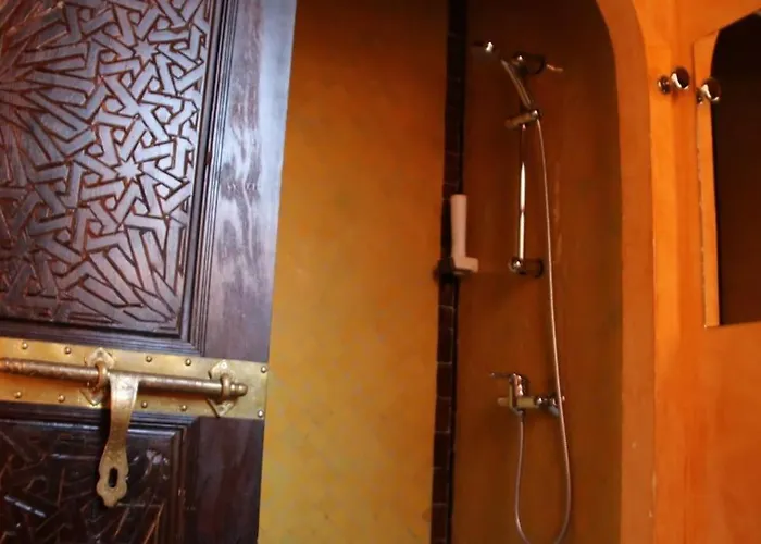 Riád Merzouga, 8 Au Village Naturiste Couple Only 3*