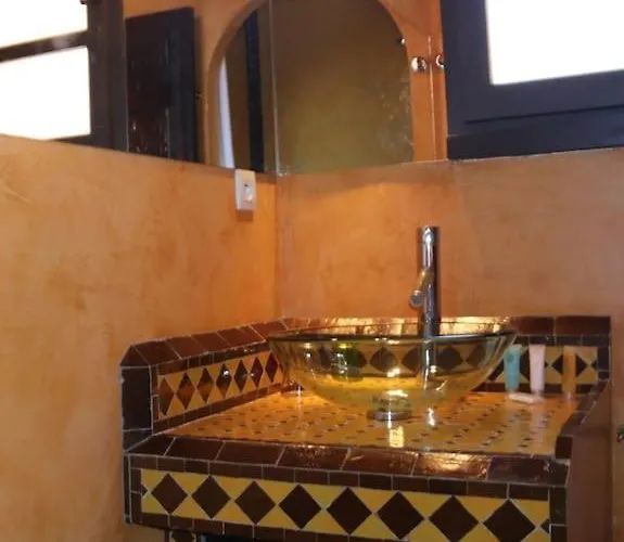 Merzouga, 8 Au Village Naturiste Couple Only リヤド 3*