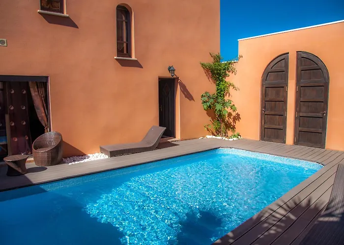 Merzouga, 8 Au Village Naturiste Couple Only リヤド アグド